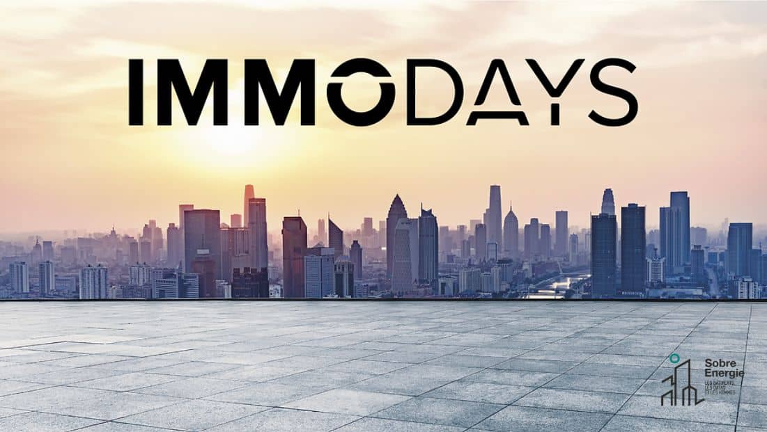 Silhouette urbaine au lever du soleil avec logo IMMŌDAYS.