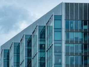 photo de la façade d'un bâtiment tertiaire